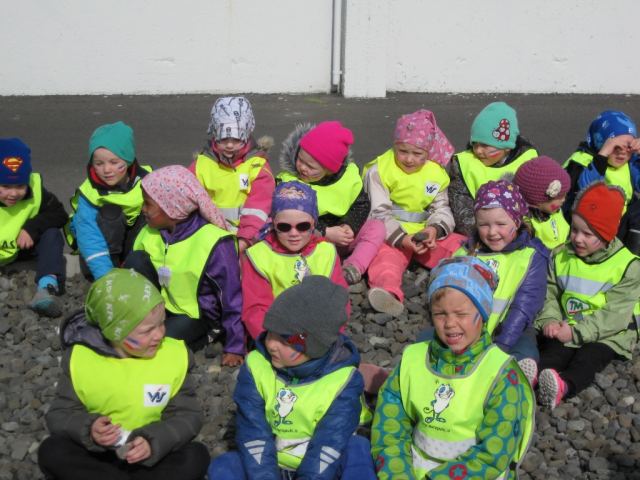 Leikskólabörn fá harðfisk 2014