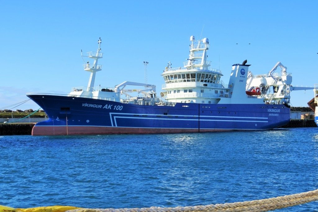 Víkingur Ak 100 landaði fullfermi af loðnu til vinnslu á Akranesi