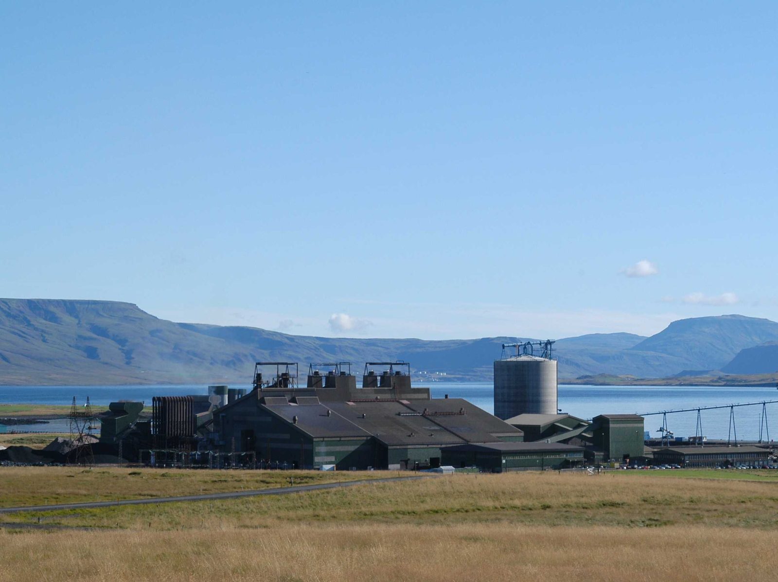 Formaður Verkalýðsfélags Akraness og SGS í pallborði á Iðnþingi:  Elkem Ísland getur verið lokað eftir þrjú ár ef ekkert breytist í samkeppnisstöðu fyrirtækisins!